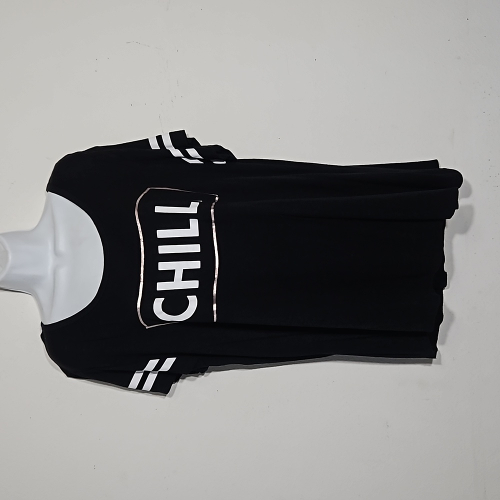 Free Kisses white on black striped chill 2x comfy tee
